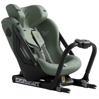Cadeira de bebé para automóvel verde claro com estrutura preta e cinto de segurança