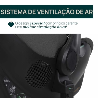 Cadeira auto preta com ventilação de ar e etiquetas com instruções
