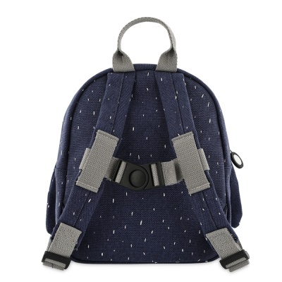 Mochila pequena azul escura com alças e fecho cinza