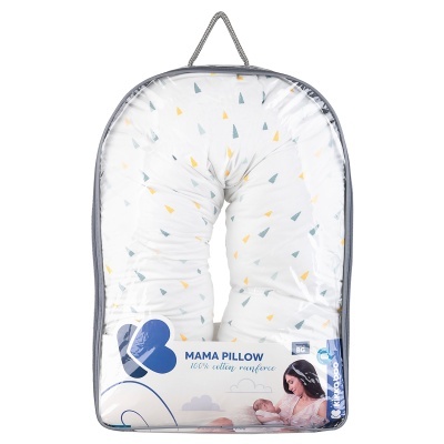 Almofada de amamentação branca com padrão de triângulos coloridos embalada em saco transparente