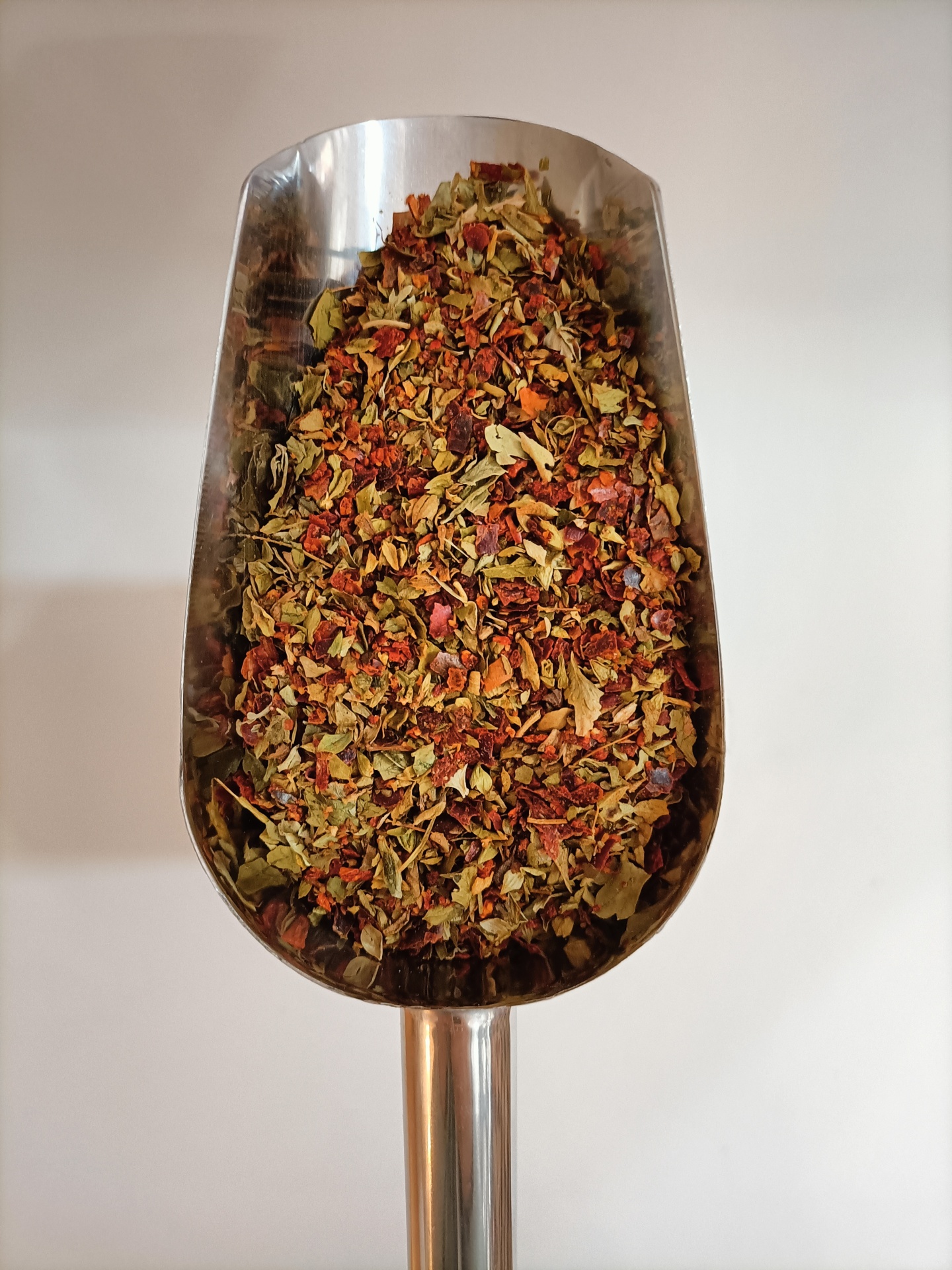 Chimichurri GRANEL Pá metálica com mistura de ervas secas e especiarias coloridas