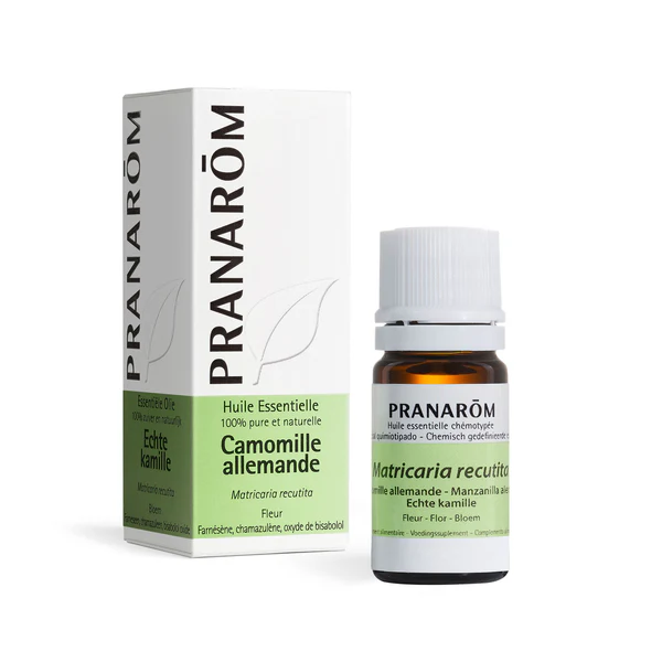 Óleo Essencial Camomila Alemã Pranarom 5ml Frasco de óleo essencial de camomila alemã PRANARÔM com embalagem branca e verde