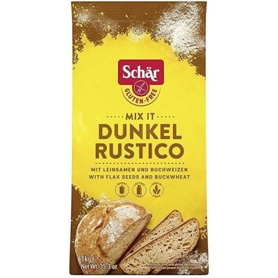 Pacote amarelo de mistura para pão Dunkel Rustico da Schär com pão rústico fatiado na frente