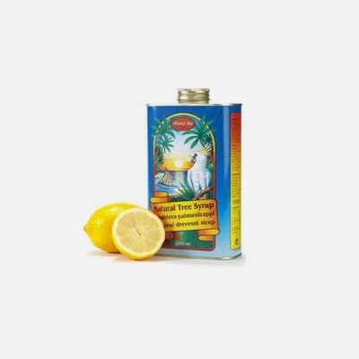 Lata de xarope natural com limões em fundo branco