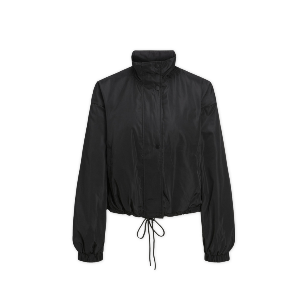 Casaco preto com gola alta e cordão ajustável