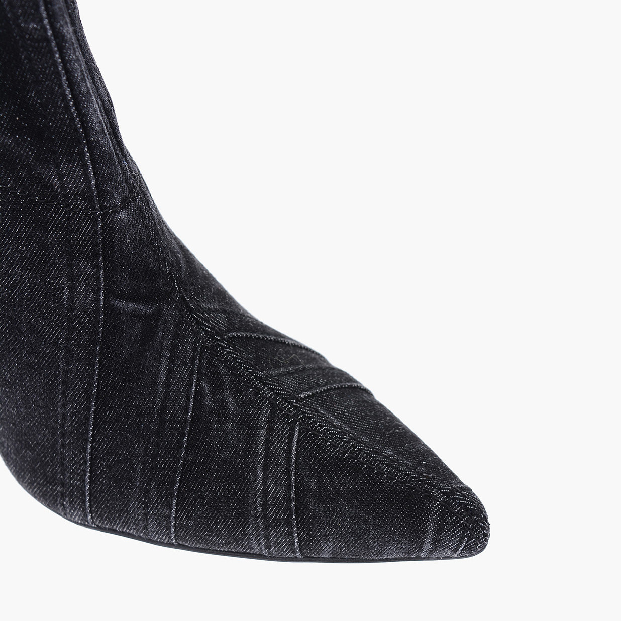 Ponta de bota preta tipo ganga com costura