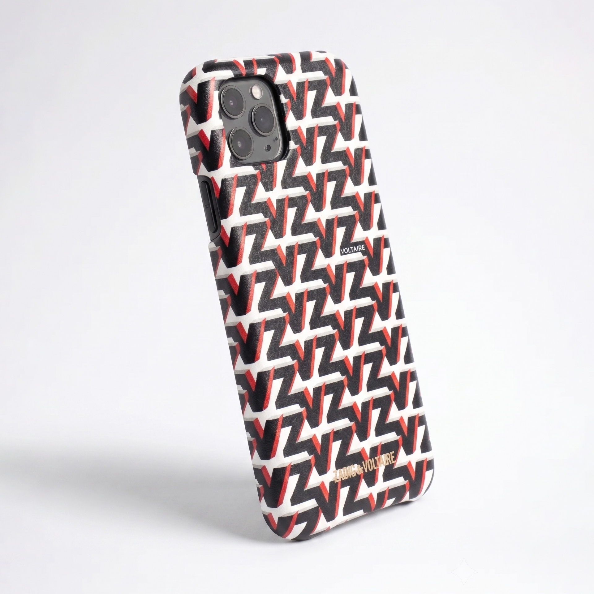 Capa para smartphone com padrão geométrico e marca Zadig & Voltaire