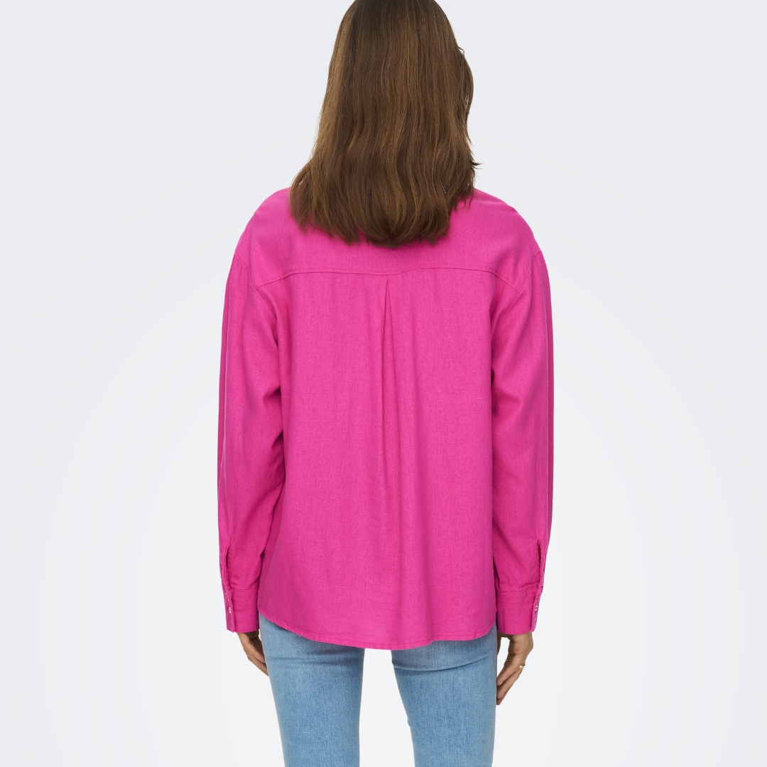 Camisa feminina de manga longa rosa vista de costas