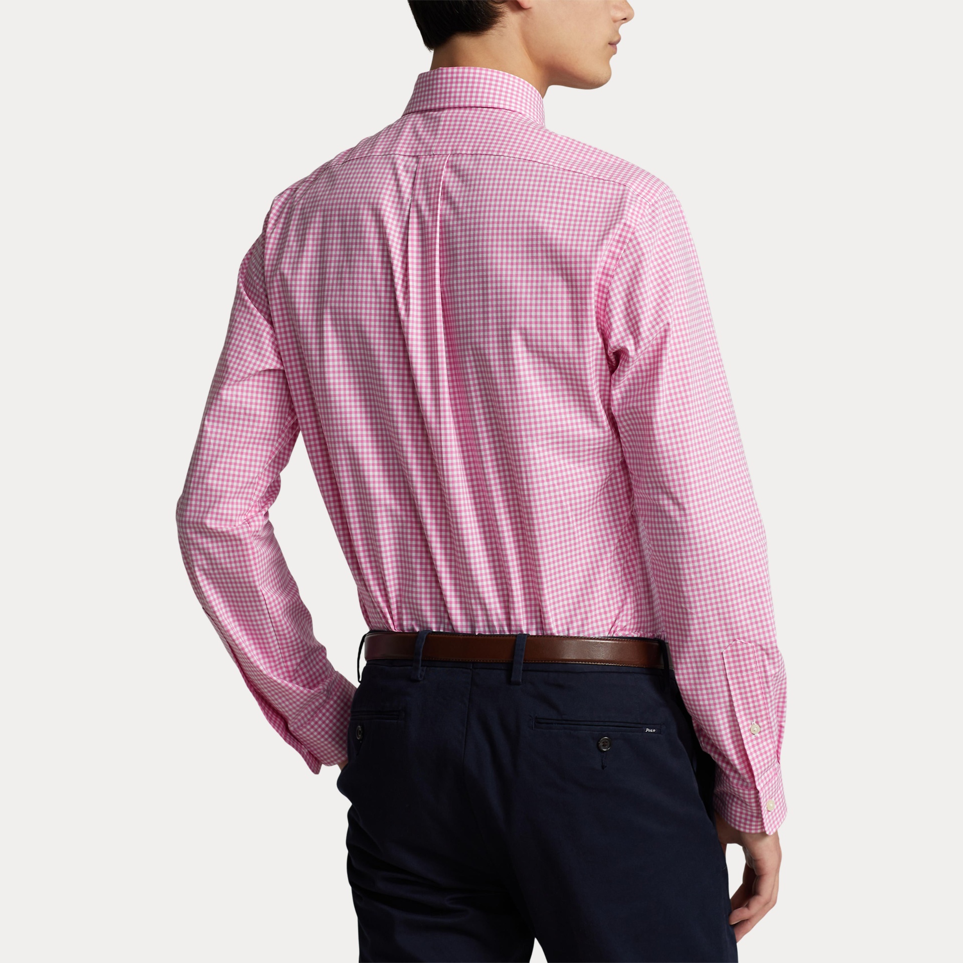 Camisa rosa xadrez de manga comprida vista de costas