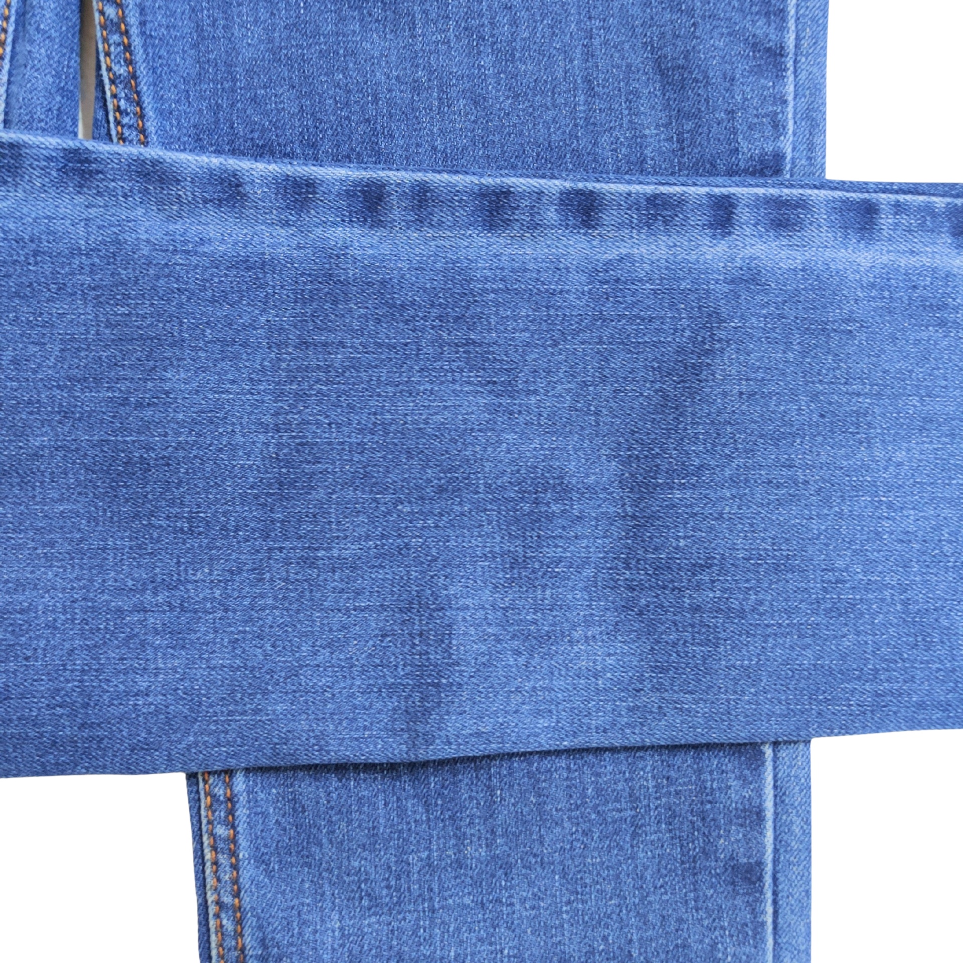 Calças de ganga azuis com costura castanha