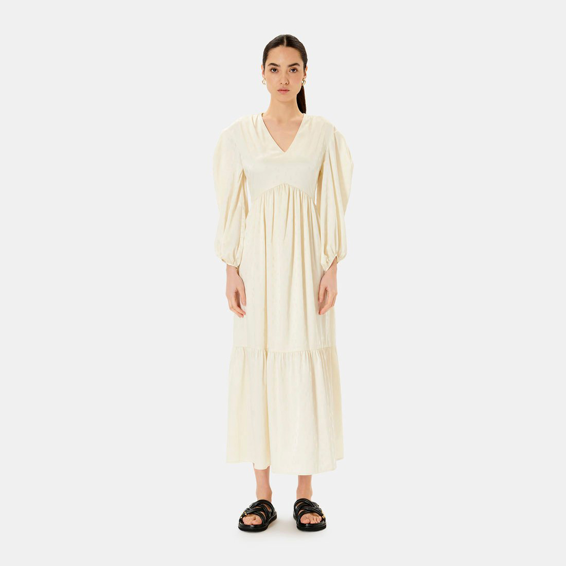 Vestido comprido branco com manga comprida e decote em V