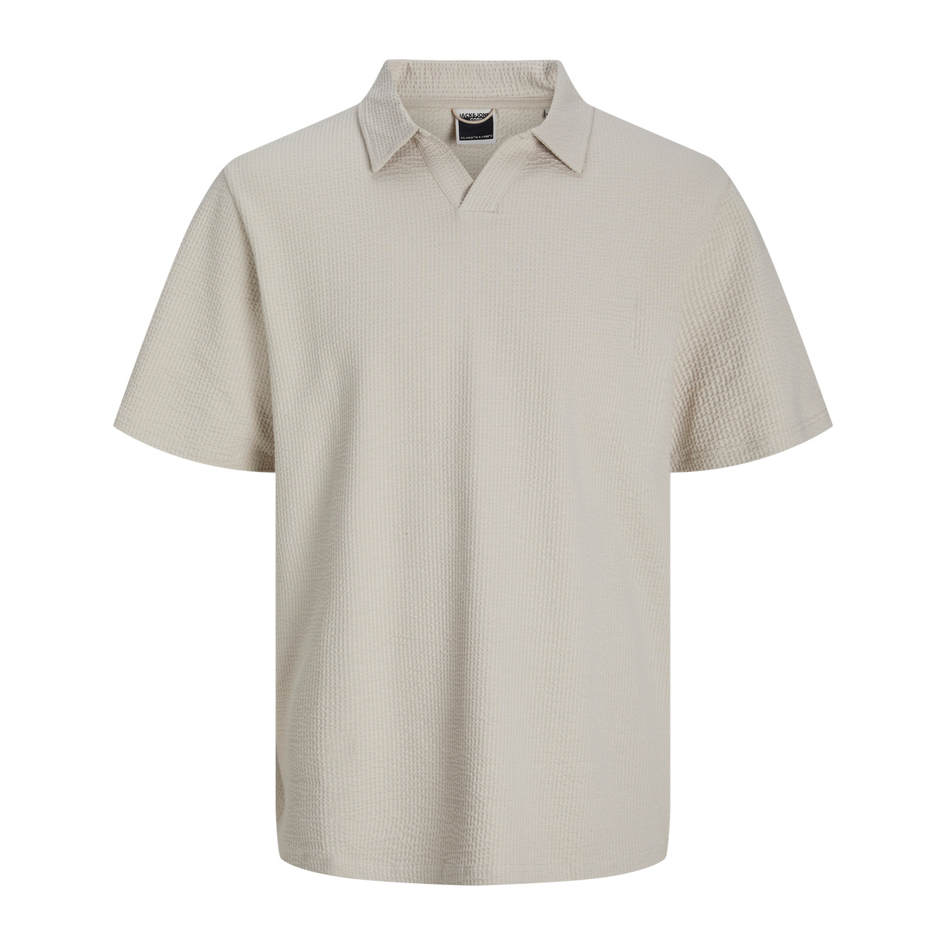 Polo bege claro de manga curta com textura quadriculada e gola aberta