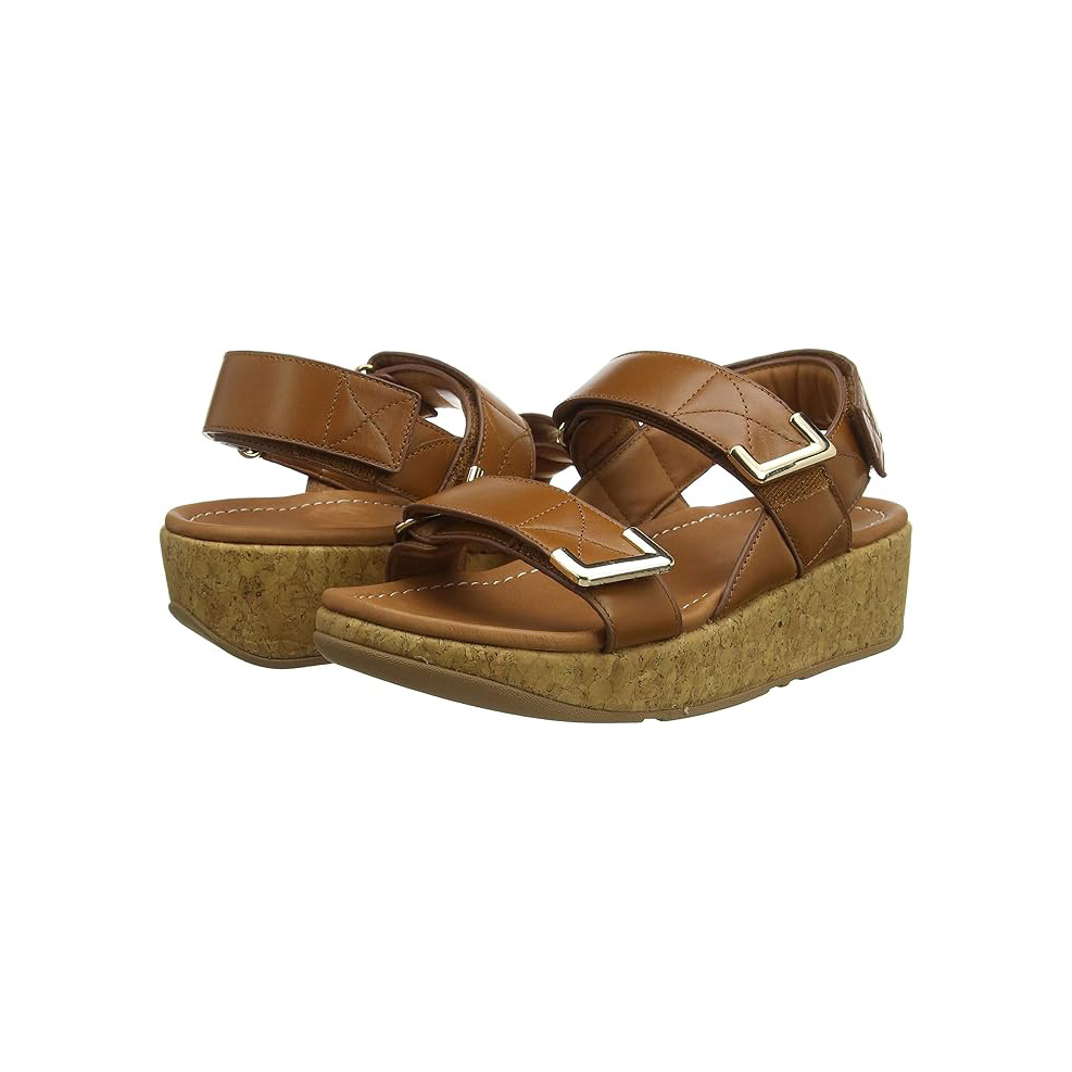 Sandálias castanhas com sola de cortiça e detalhes metálicos