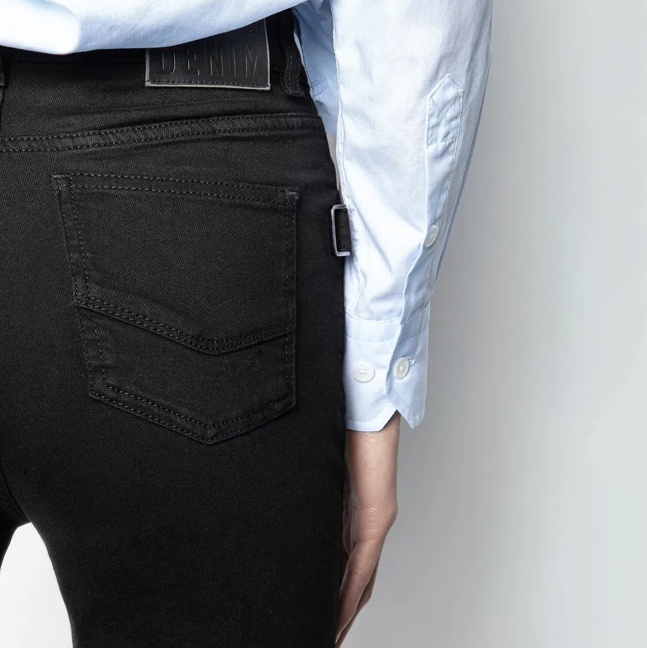Calças de ganga pretas com bolso e etiqueta DENIM