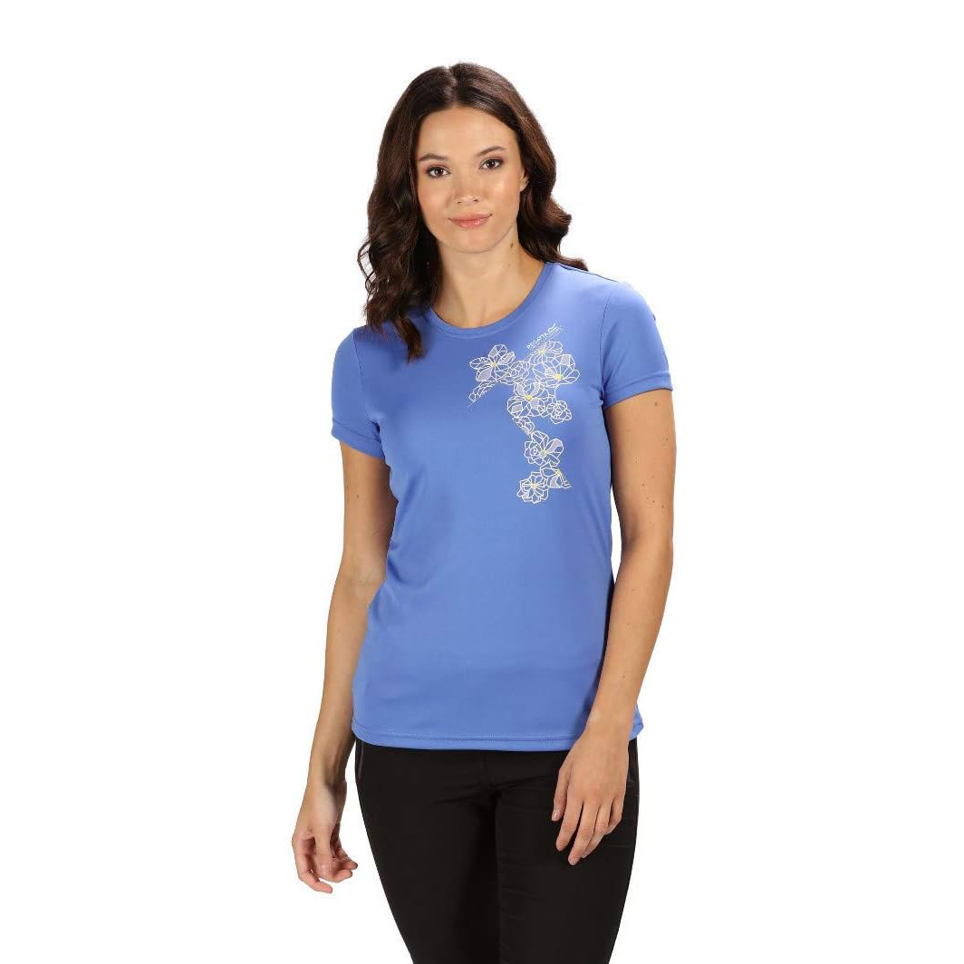 Camiseta feminina azul com estampa branca de flores