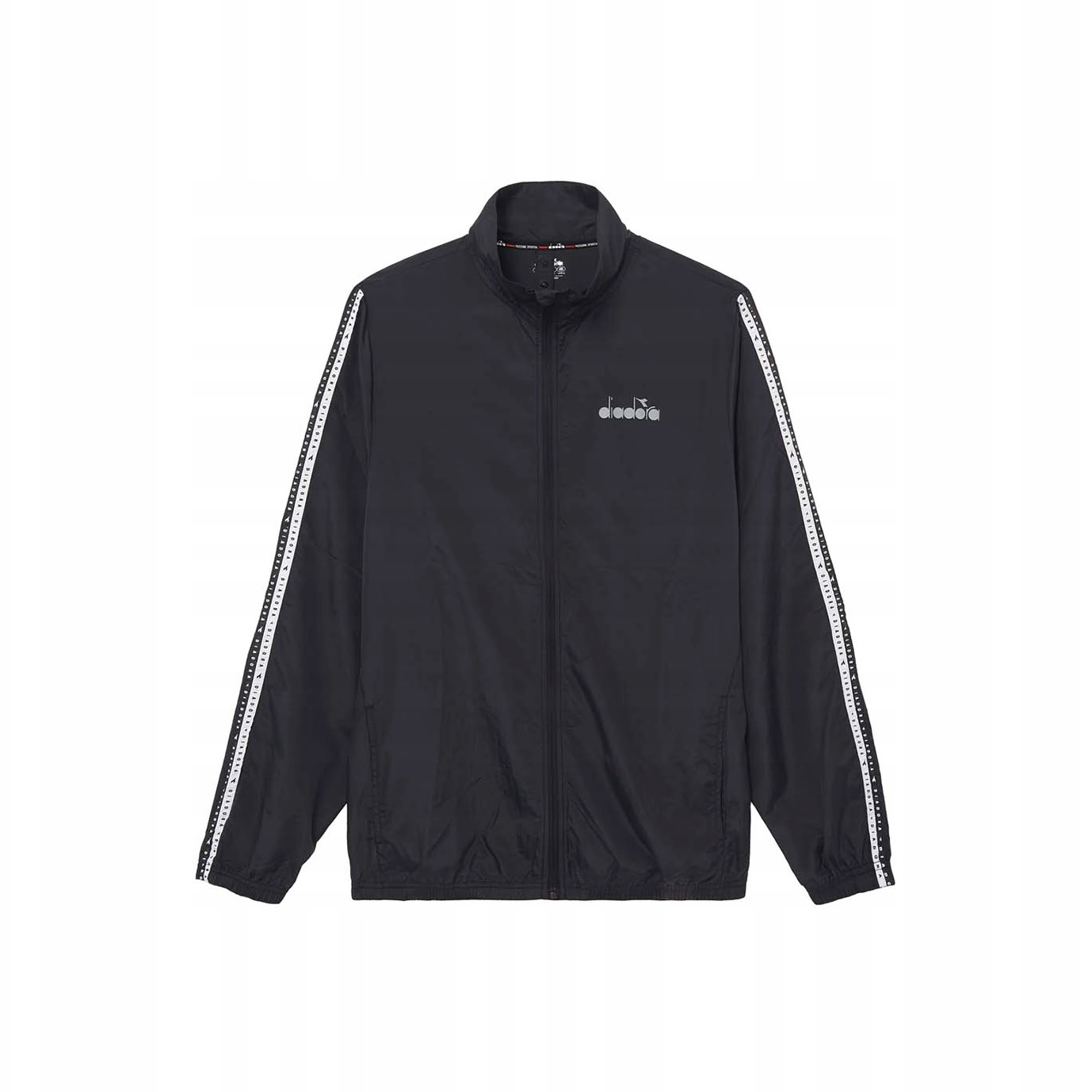 Casaco desportivo preto com riscas brancas nas mangas e logótipo diadora no peito