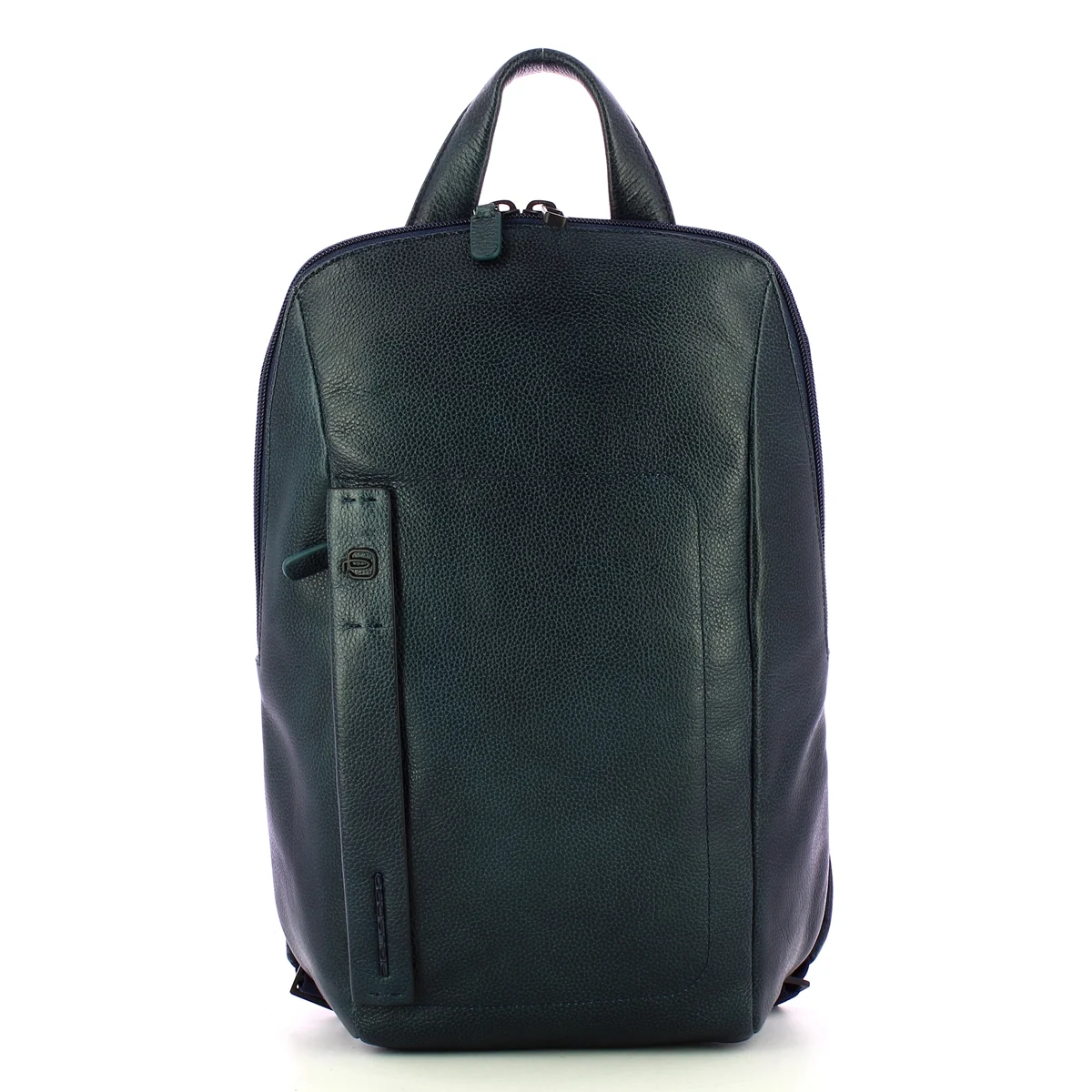 Mochila preta em pele granulada com fecho zip e alça de mão