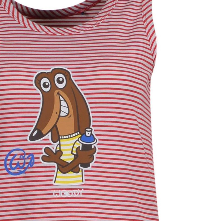 Top infantil riscas vermelhas e brancas com estampa de cão castanho e texto azul.