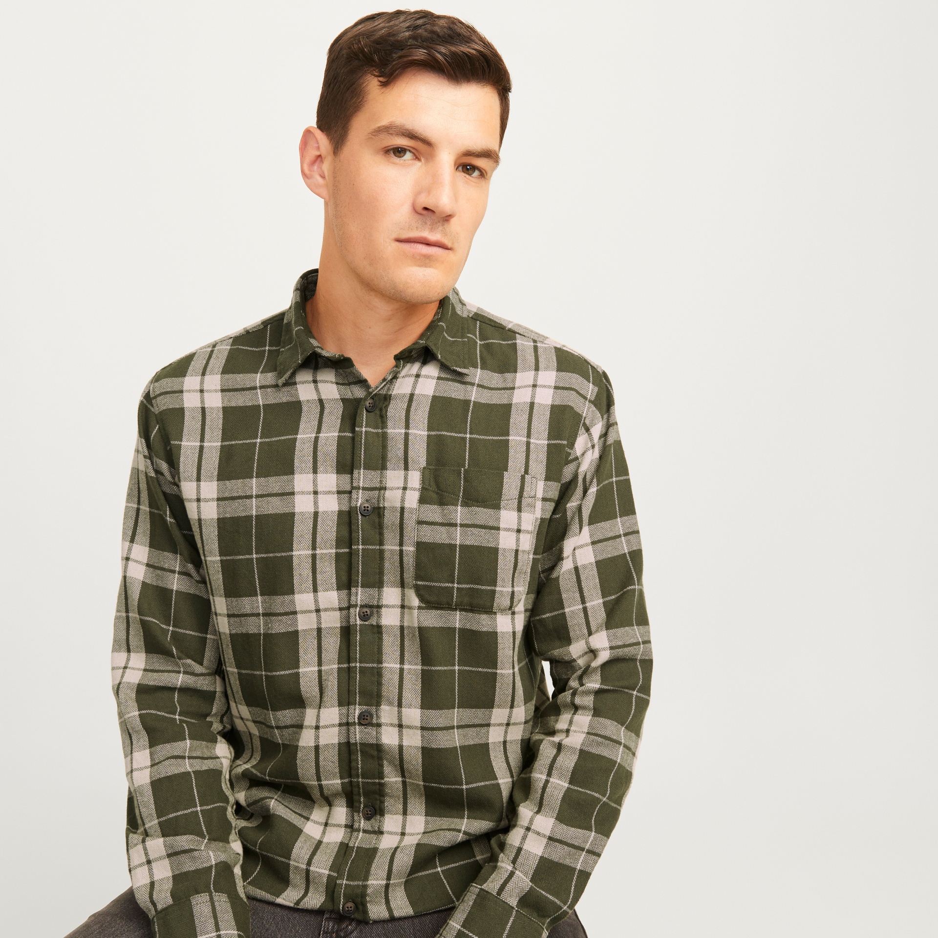 Camisa masculina de manga comprida com padrão xadrez em verde e bege