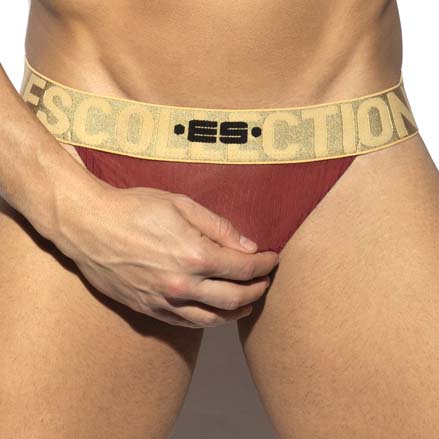 Cueca masculina vermelha com faixa elástica dourada e texto ES COLLECTION