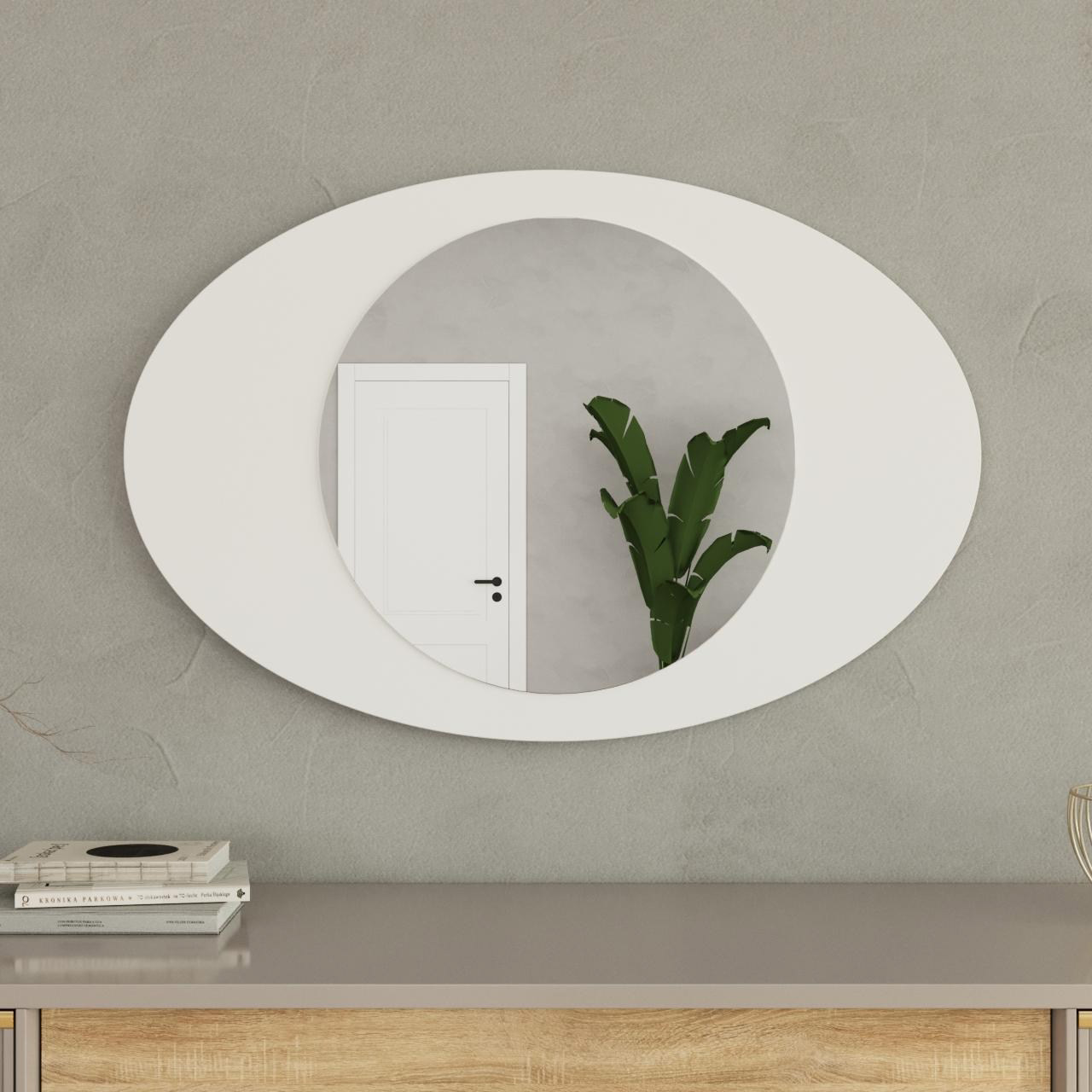Espelho de parede oval branco refletindo porta e planta