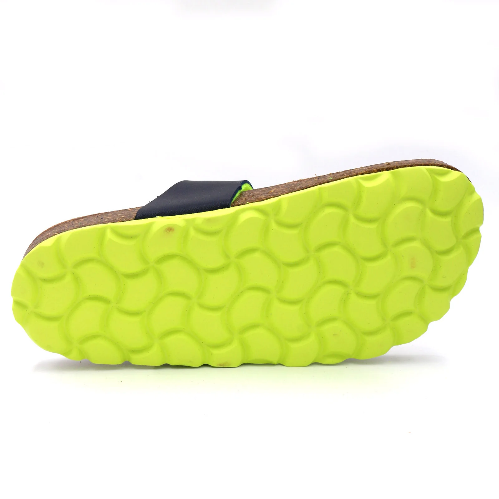 Sandália com sola verde fluorescente e parte superior preta