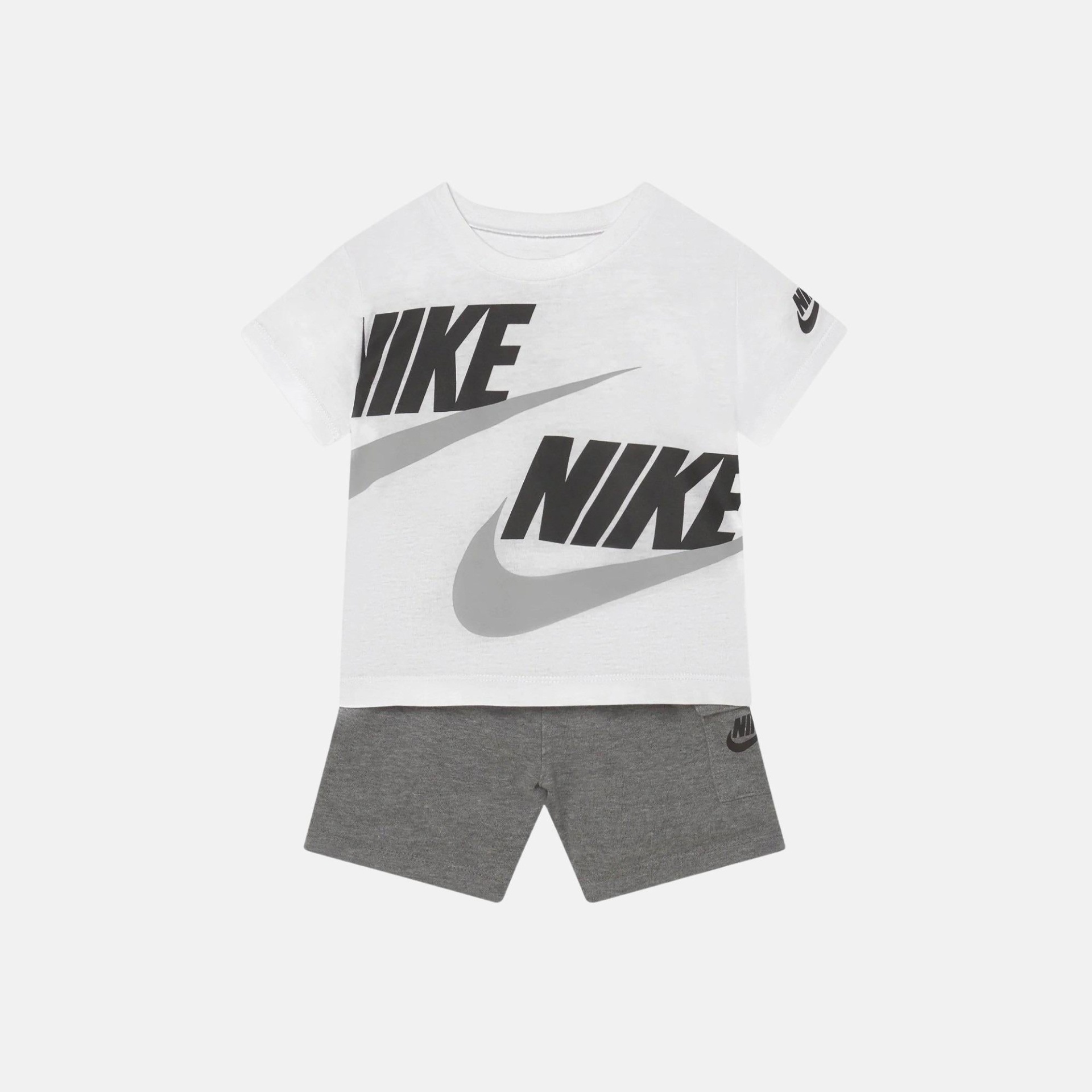 Conjunto infantil t-shirt branca e calções cinza com logotipo Nike