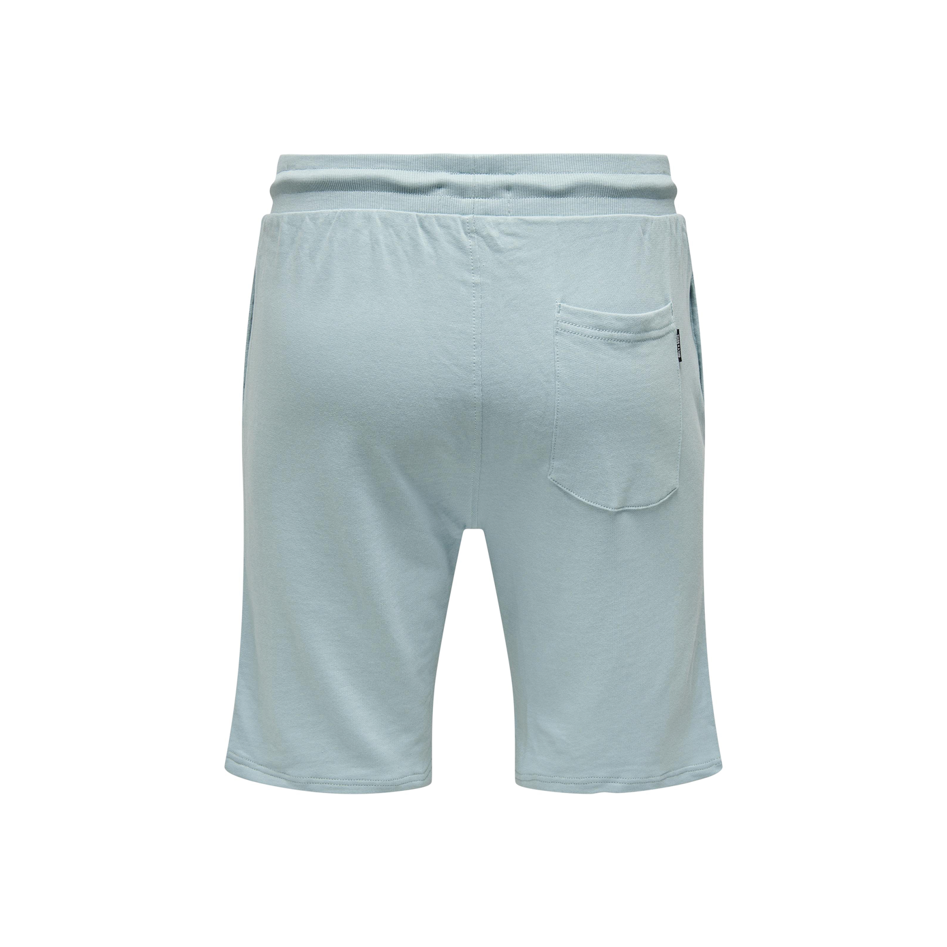 Calções masculinos cinza claro vistos de trás com bolso