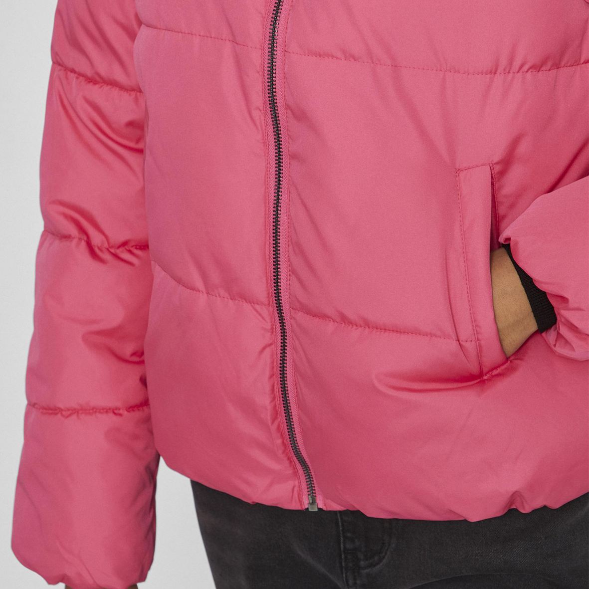 Casaco rosa acolchoado com fecho de correr e bolso lateral