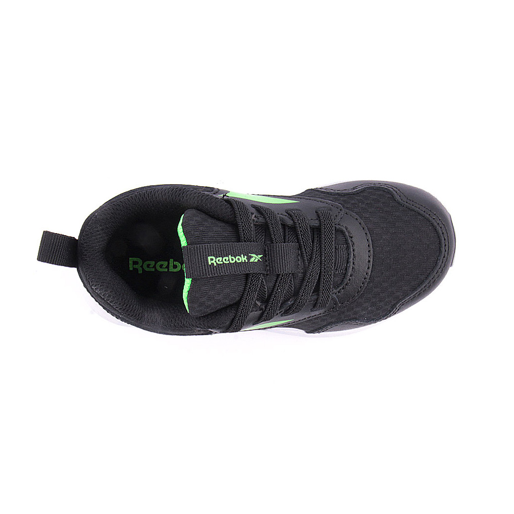 Tênis desportivo preto com detalhes verdes Reebok visto de cima