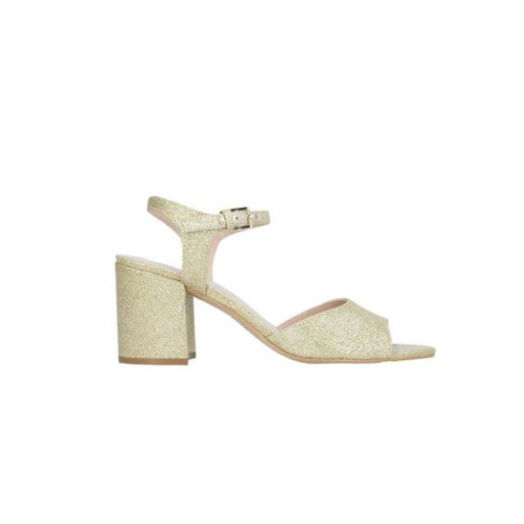 Sandália dourada com salto bloco e fecho de fivela