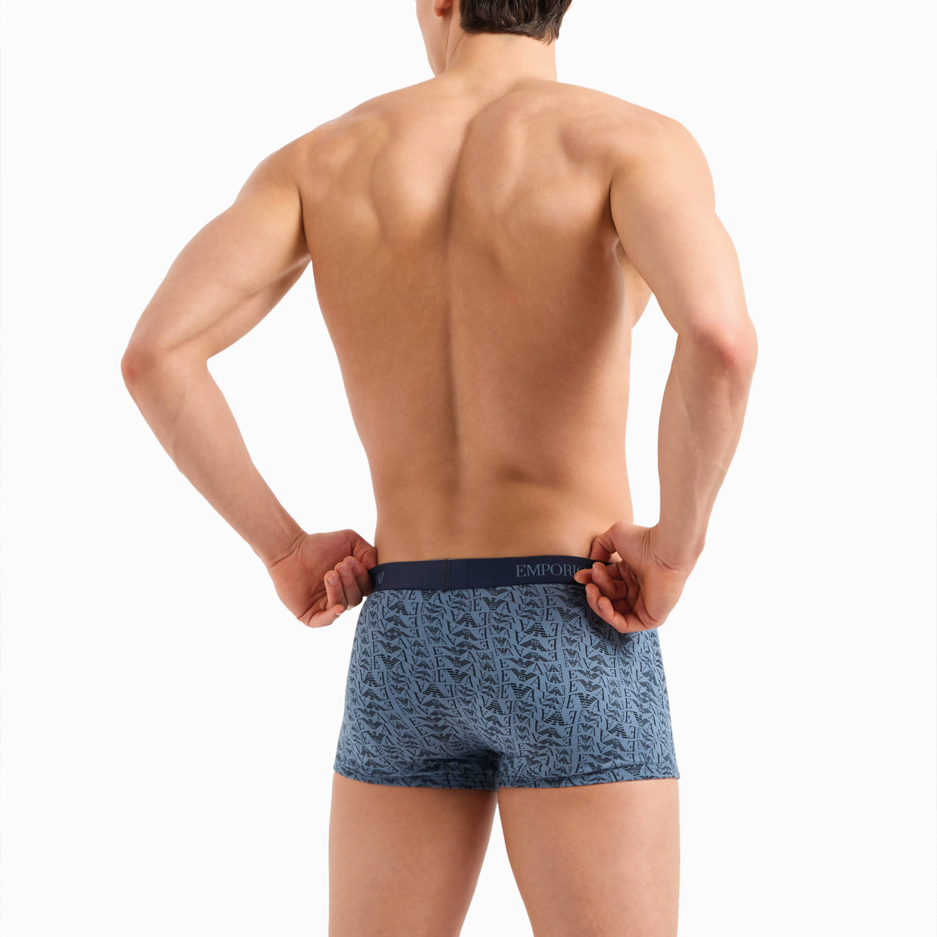 Boxer masculino azul com padrão de folhas e cintura preta com marca