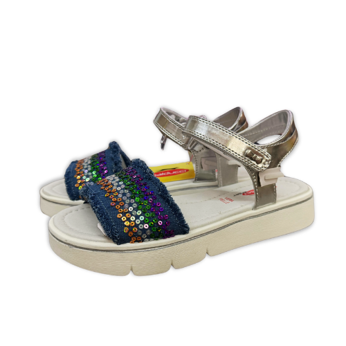 Sandálias infantis com tira azul com lantejoulas e tira prateada com fecho