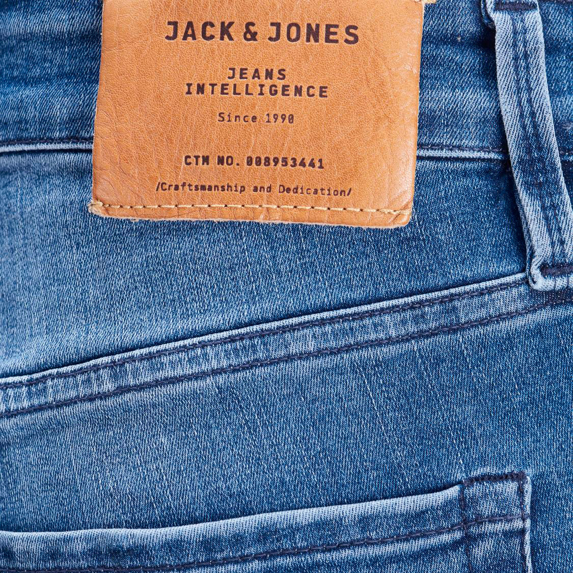 Calças de ganga azuis com etiqueta de couro castanho JACK & JONES