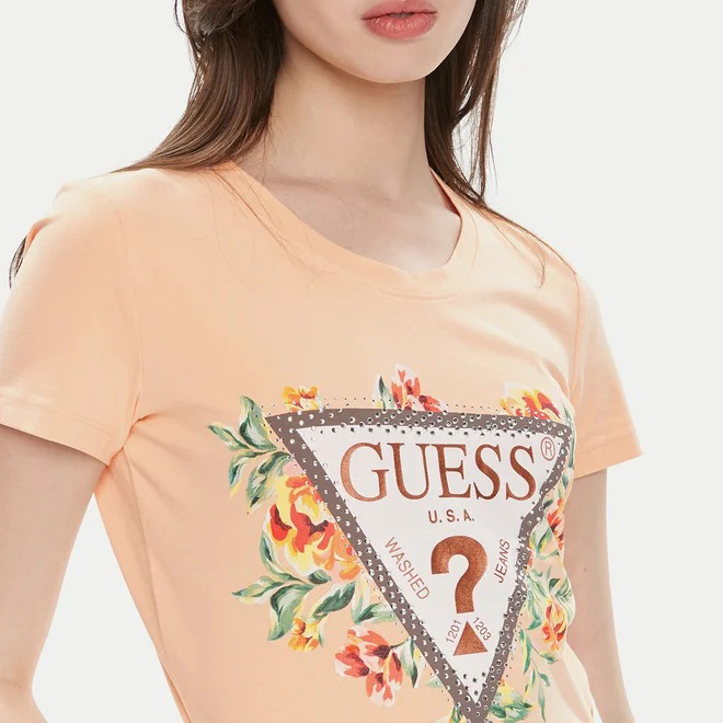 T-shirt pêssego com estampado floral e texto Guess U.S.A.