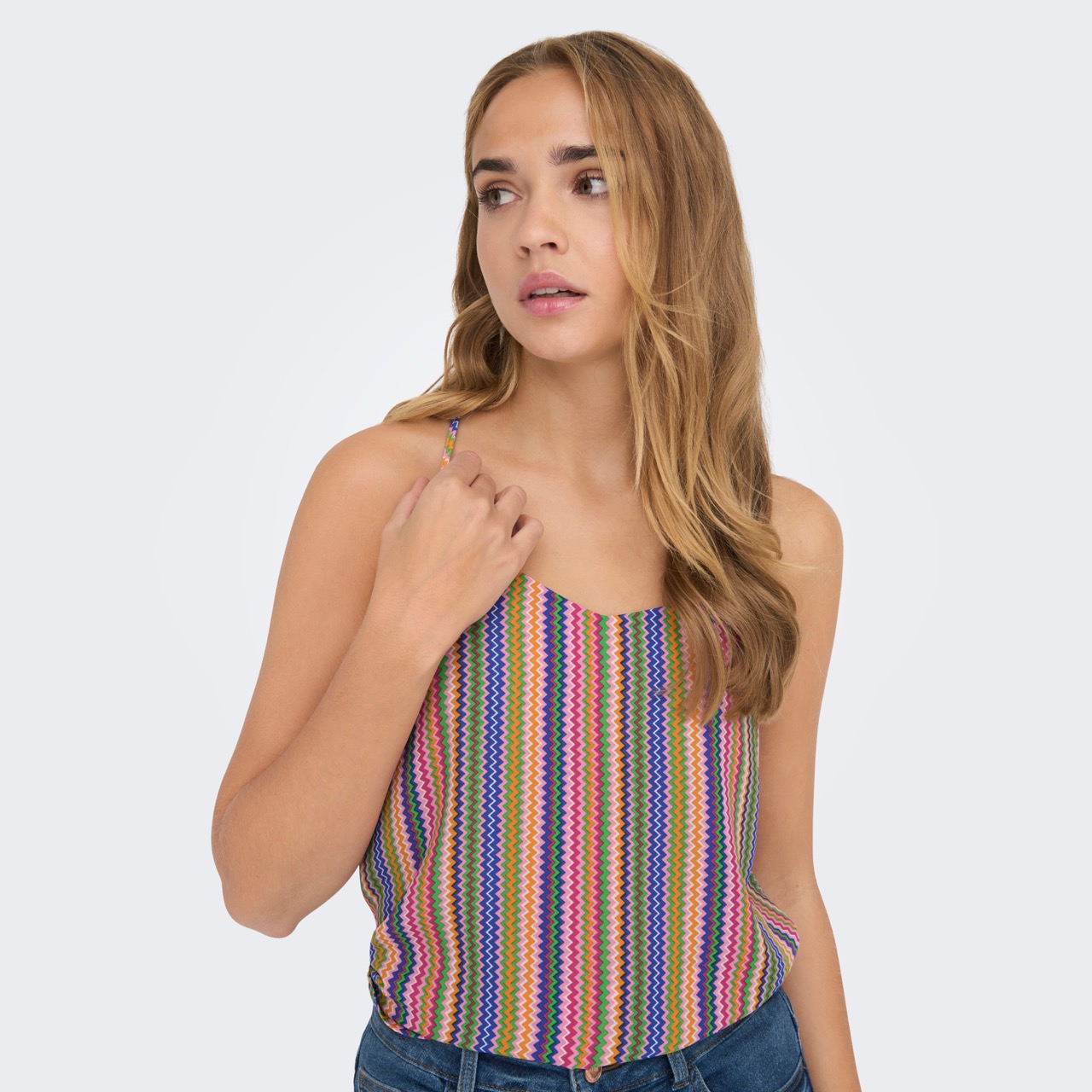 Top feminino colorido listrado com alças finas