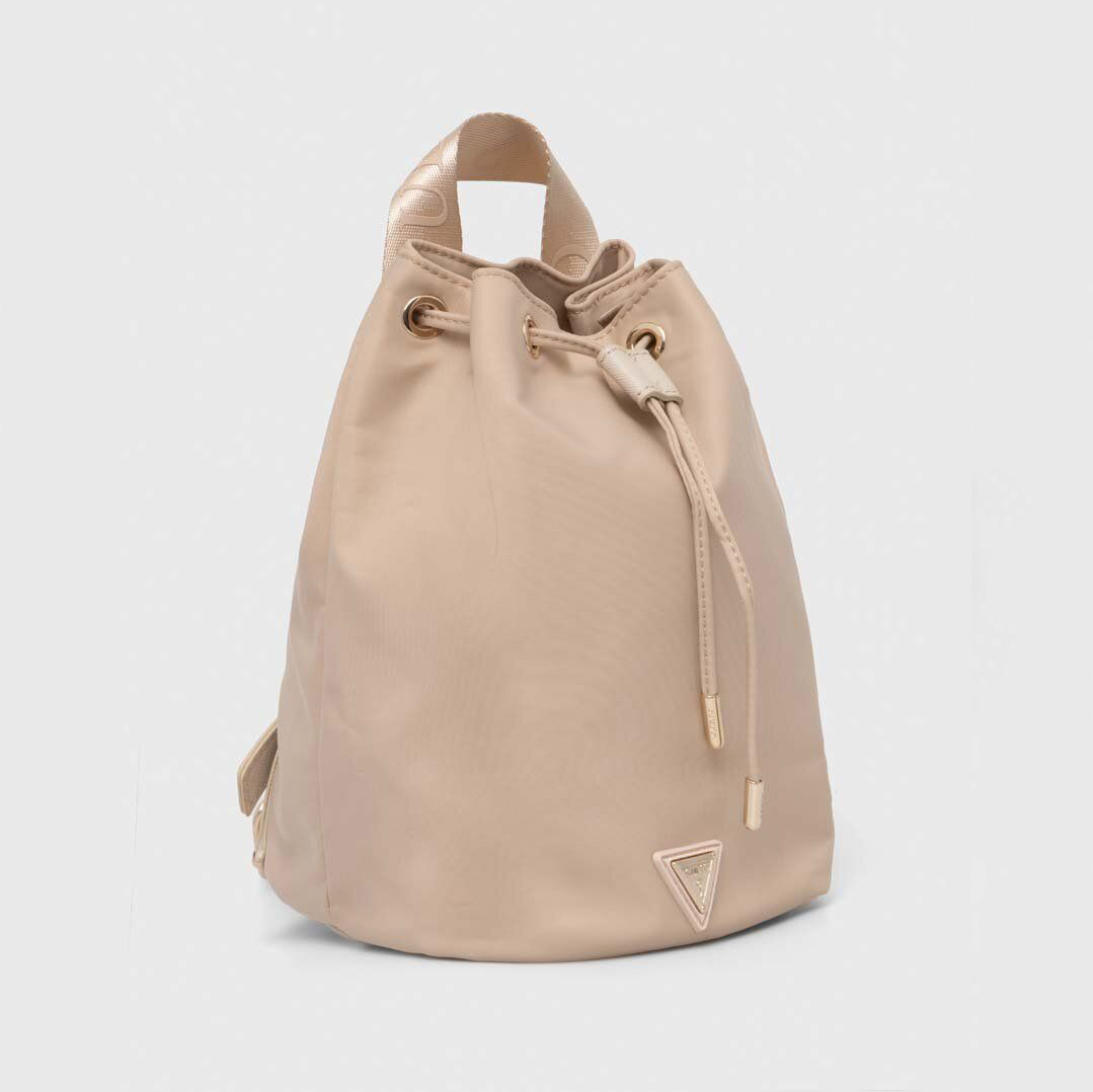 Mochila bege de tecido macio com fecho por cordão e detalhe GUESS