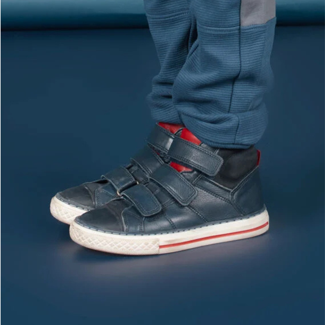 Sapatilhas altas de criança azul escuro com fechos de velcro