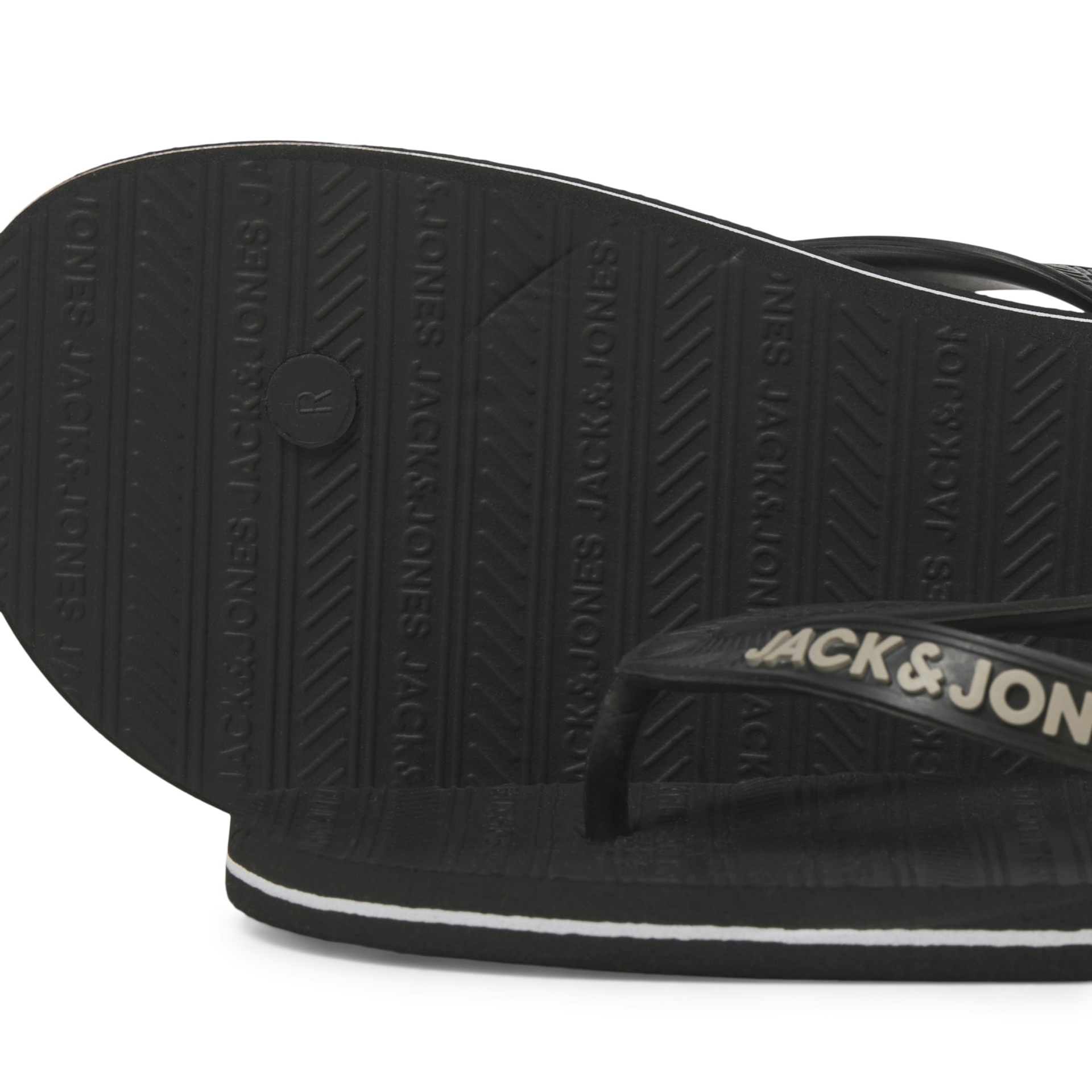 Chinelo preto com sola de borracha com padrão e texto JACK&JONES