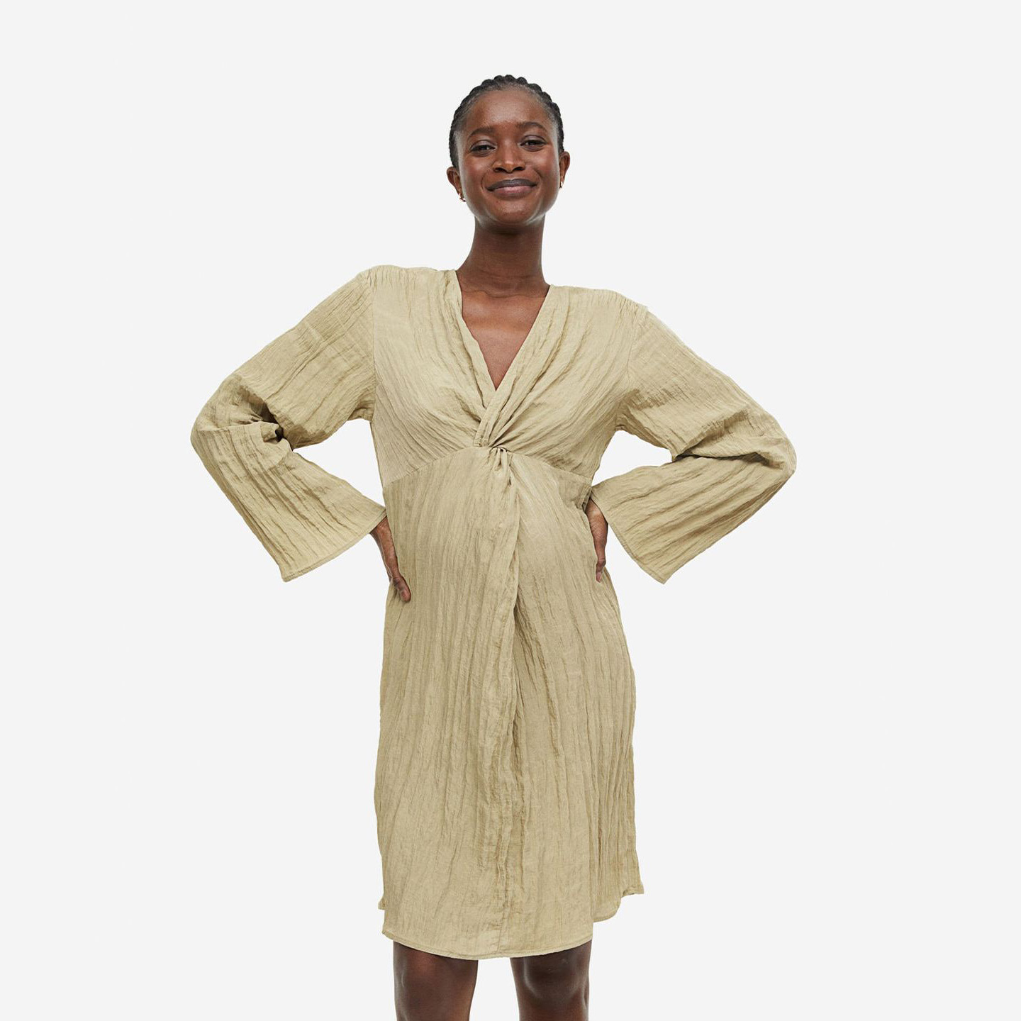 Vestido feminino bege com textura e manga comprida larga