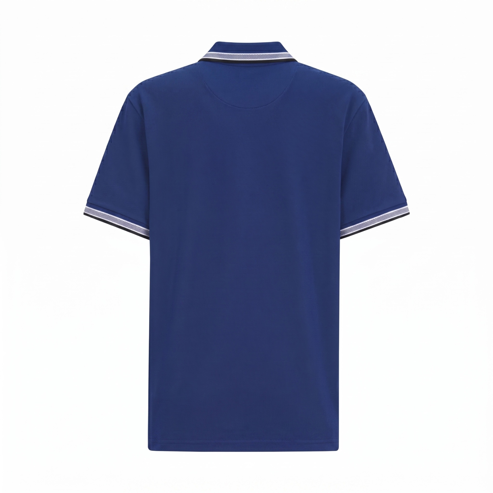 Polo azul com gola e mangas riscas brancas e pretas, vista traseira