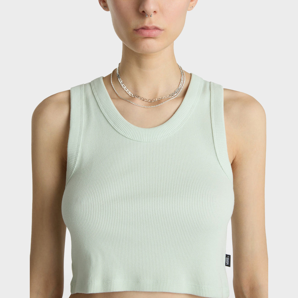 Top cropped verde claro de malha canelada com gola redonda e etiqueta VANS na lateral.