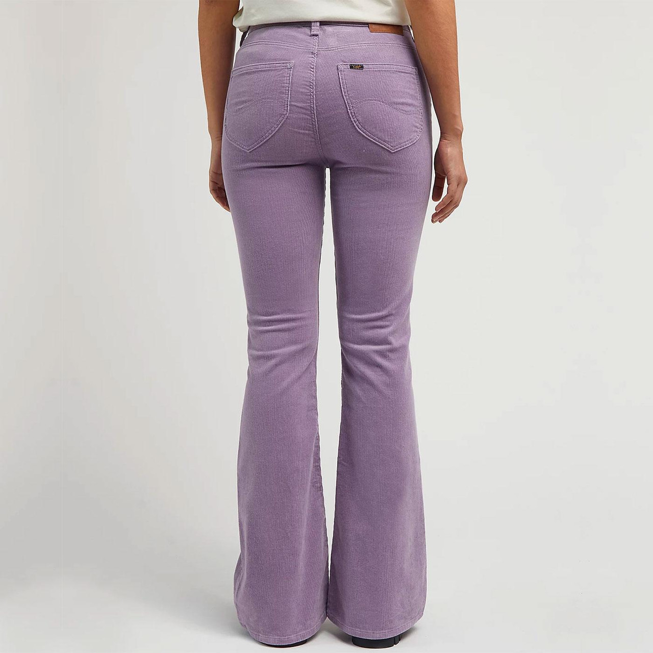 Calças lilás de veludo cotelê flare vistas de trás