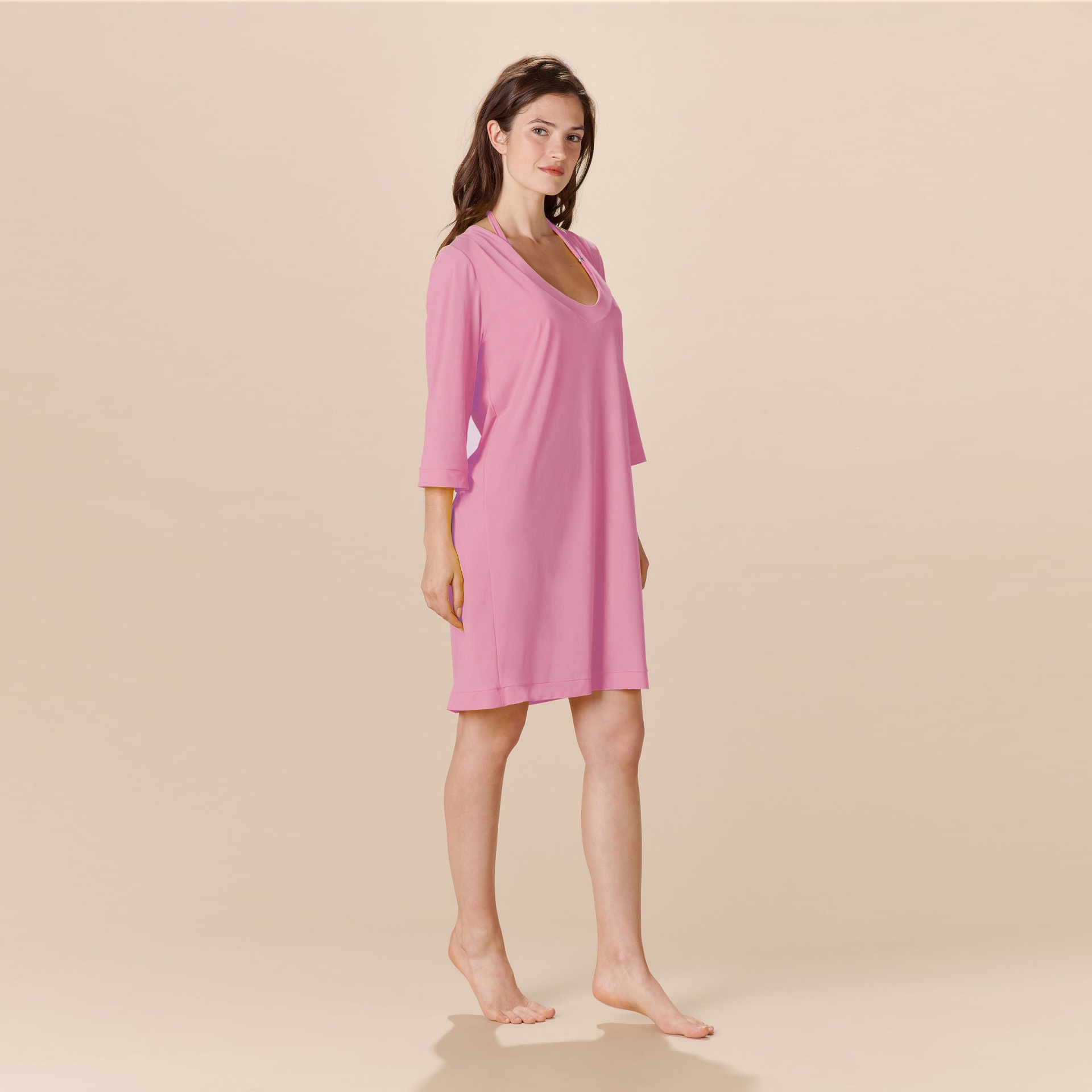 Vestido rosa claro de manga três quartos com corte solto