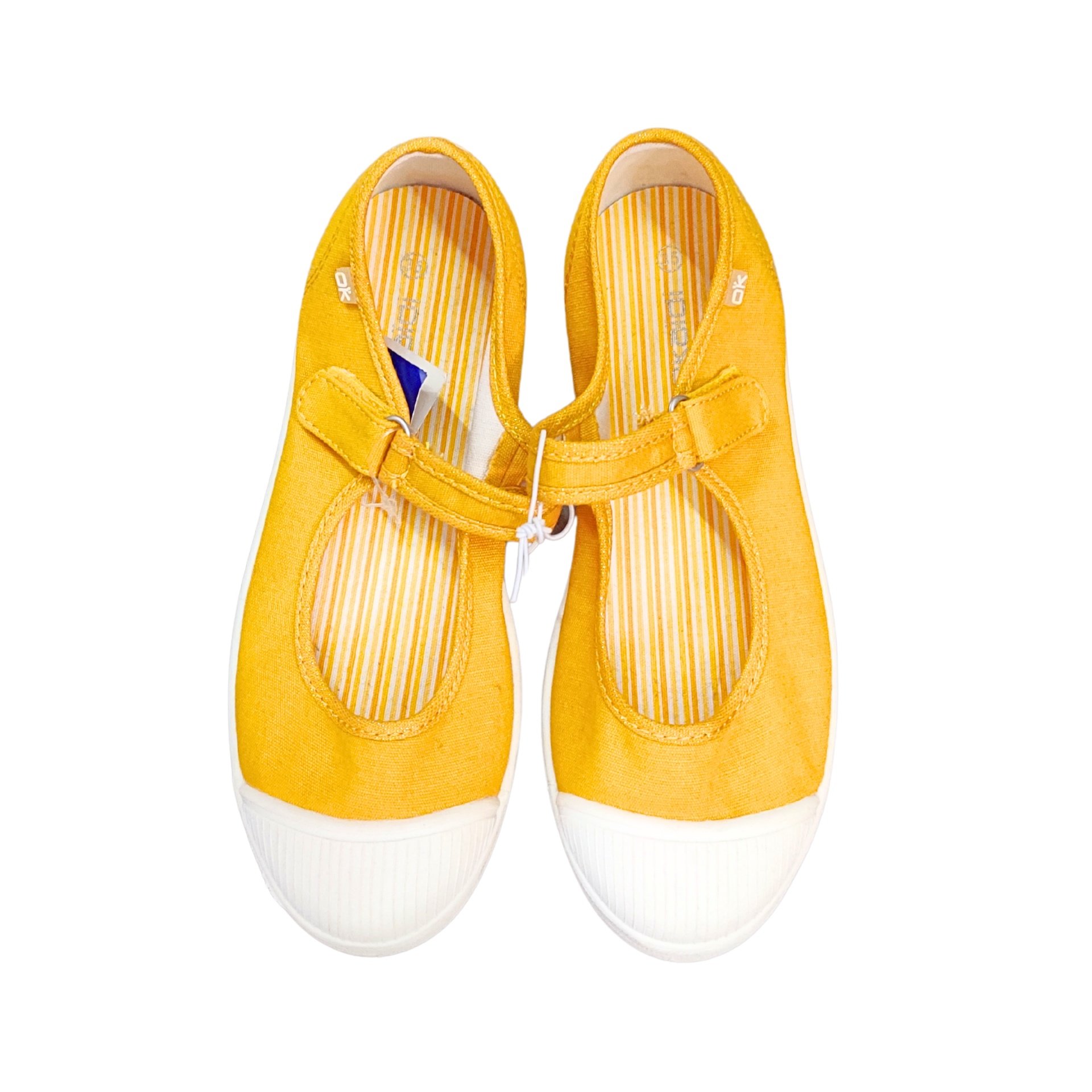 Sapatilhas amarelas com sola branca e tira de velcro
