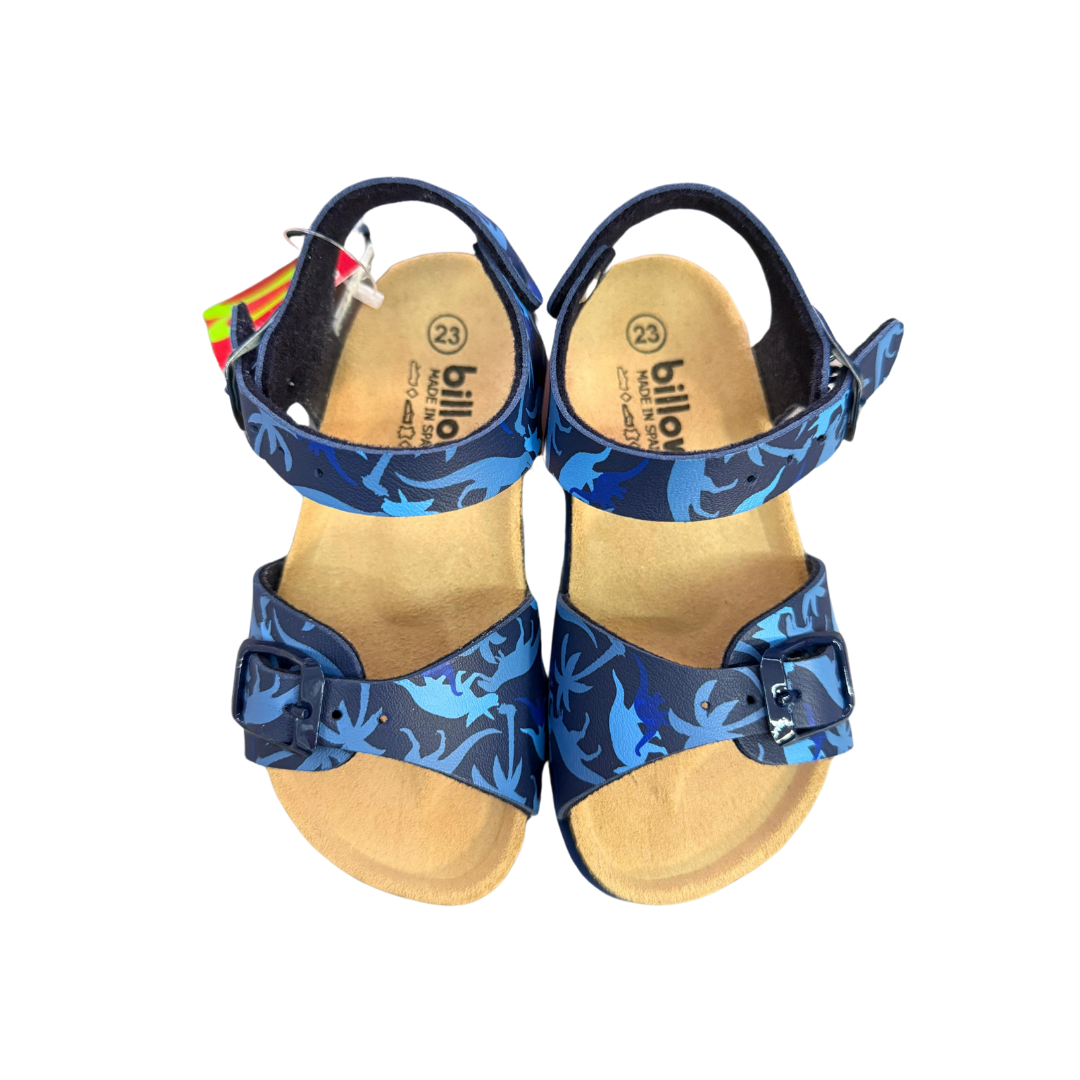 Sandálias infantis azuis e pretas com tiras e fivelas