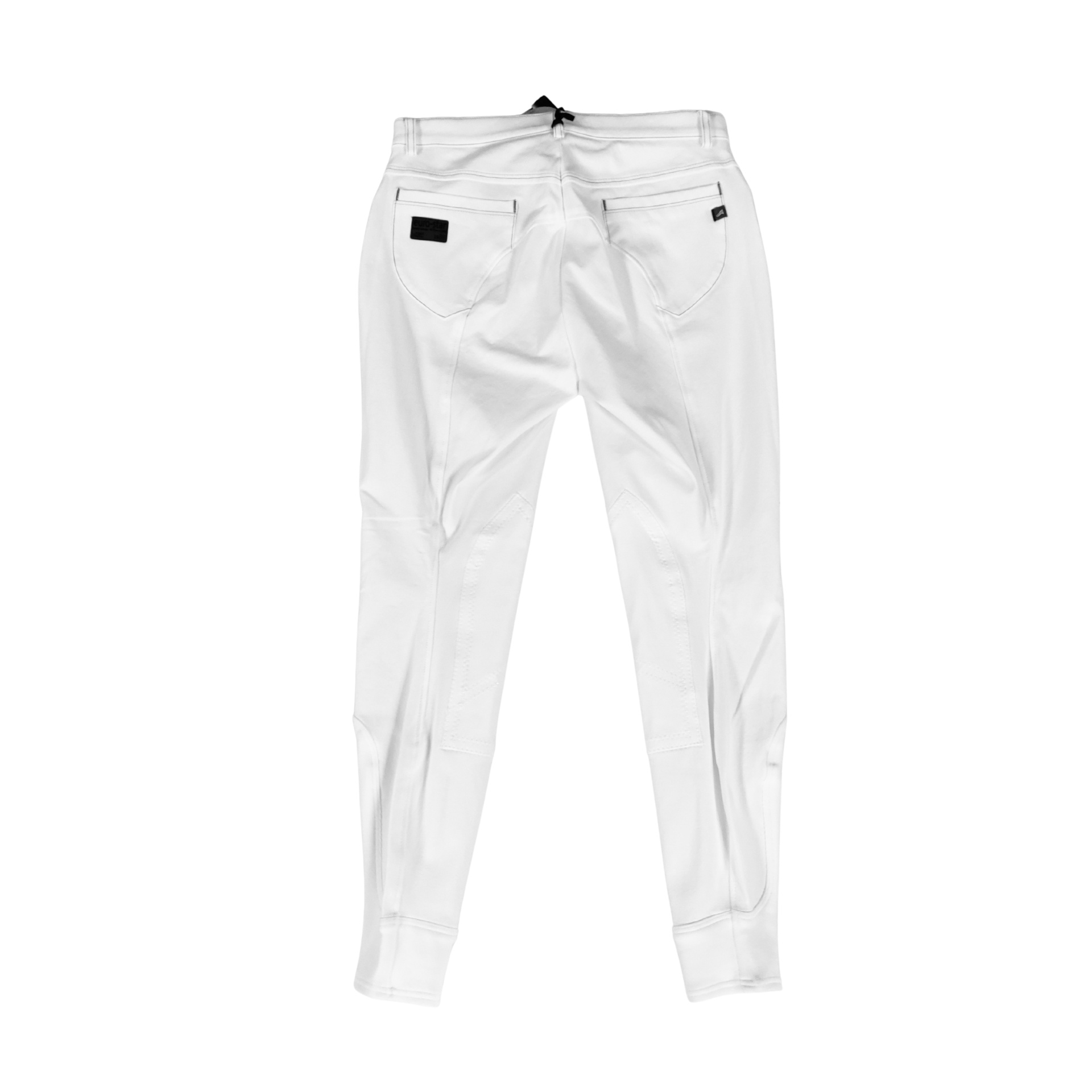 Calças brancas compridas com bolsos traseiros e etiqueta preta