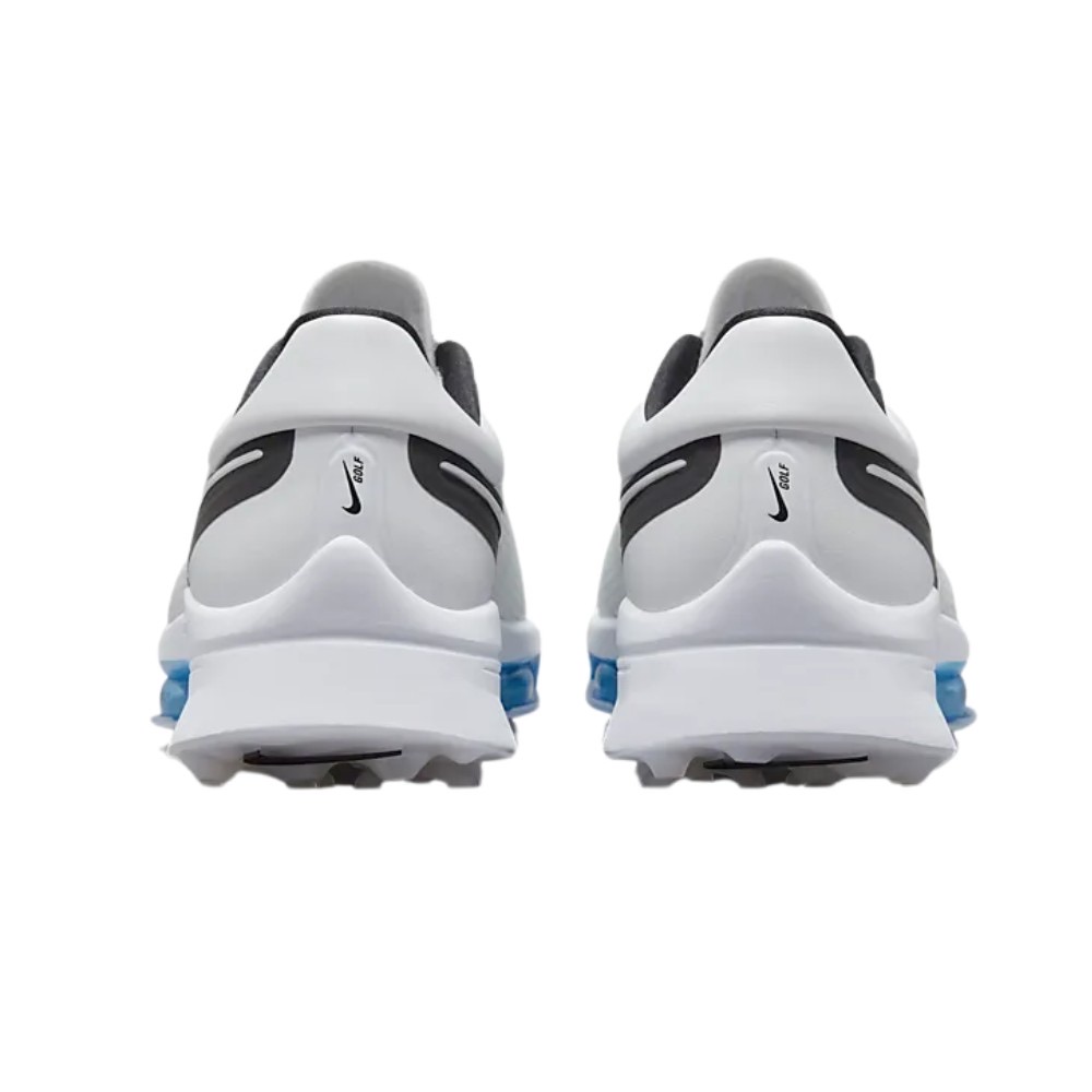 Sapatilhas brancas Nike com detalhes pretos e solte azul vistas de trás