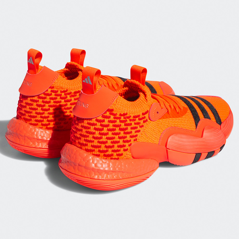 Ténis desportivos Adidas laranja com padrão de malha e detalhes pretos