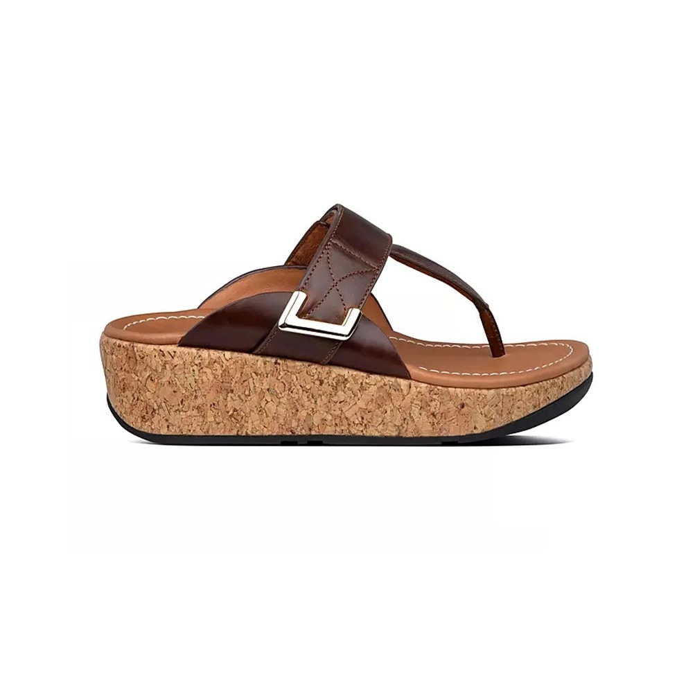 Sandália de cunha castanha com sola de cortiça e fivela prateada